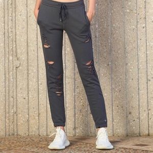 Alo Ripped Sweatpant in Anthracite Size M